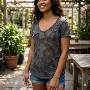 Z Supply Charcoal Leaf-Print V Neck Tee
